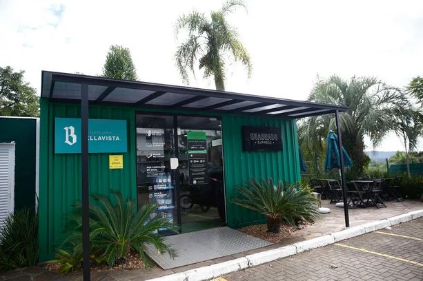 Mercadinho em prédio comercial — público de escritórios